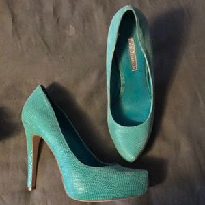 🎈Barely worn teal pump